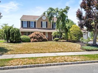 69 Bradford Ln, Plainsboro, NJ 08536