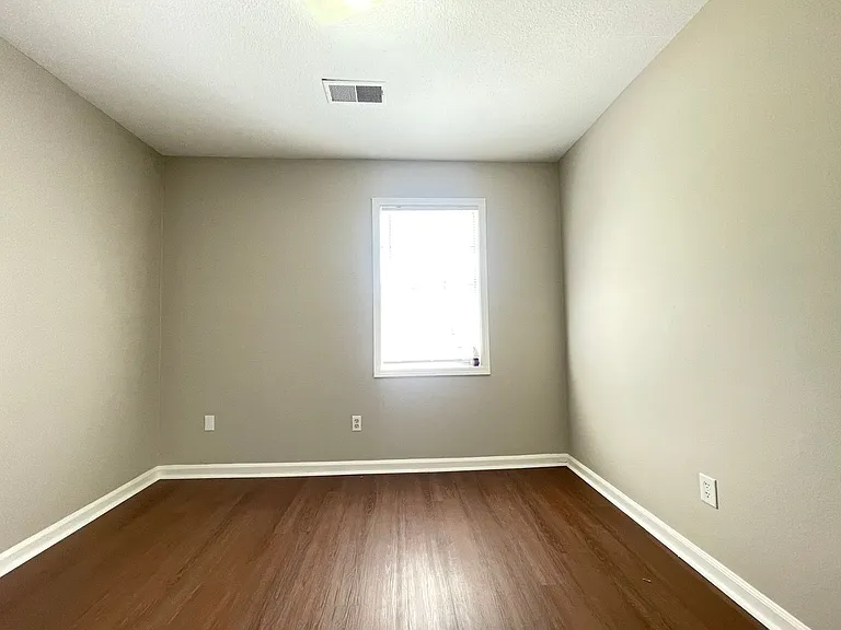 1590 Custer Dr — Photo 5