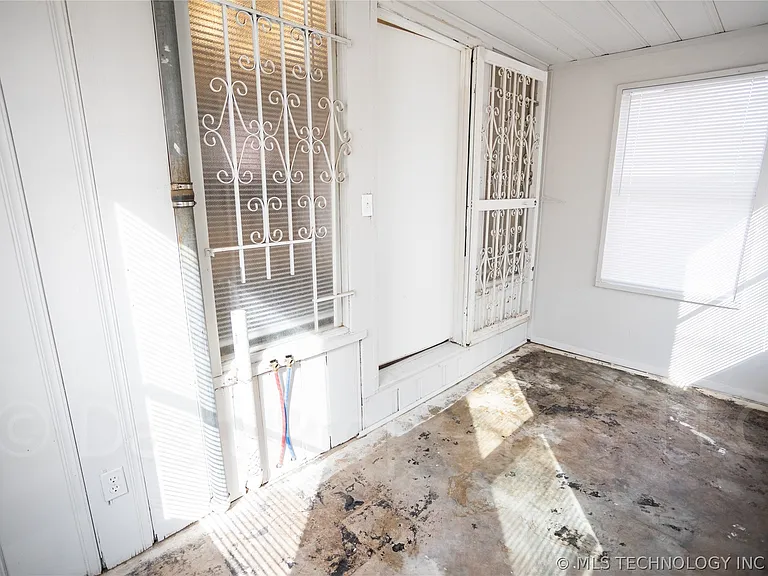 2604 E 7th St S — Photo 51