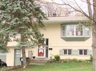 8 Blue Hills Dr, Saugerties, NY 12477