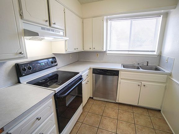 3rd image of 1416 Bill Carroll Dr