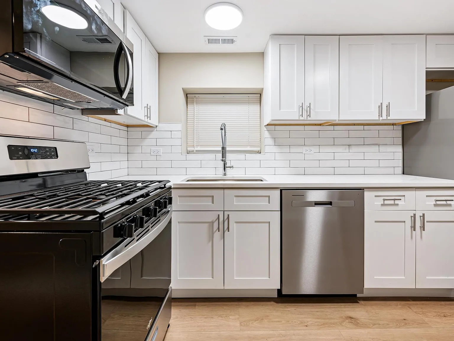 2 bed, 1.0 bath, $2,995 — Photo 4