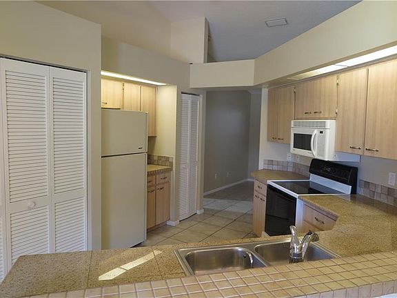 5th image of 645 Bayside Dr