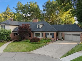 39 Harbor Hill Rd, Grosse Pointe Farms, MI 48236