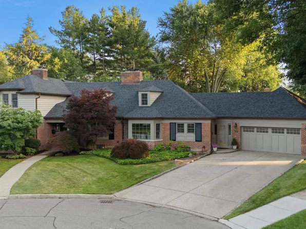 39 Harbor Hill Rd, Grosse Pointe Farms, MI 48236