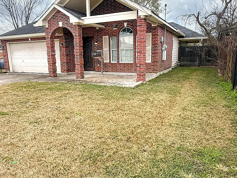 3348 Reeves St — Photo 2