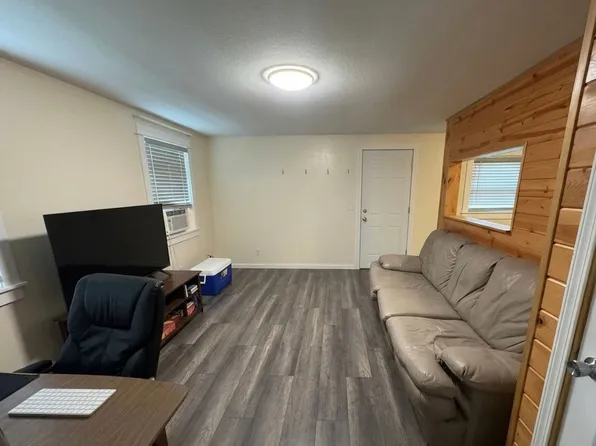 413 Moro St APT 3, Manhattan, KS 66502