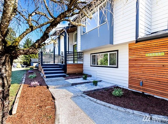 4th image of 13705 124th Avenue Ct E