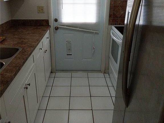 3rd image of 507 SE 6th Ave APT 2