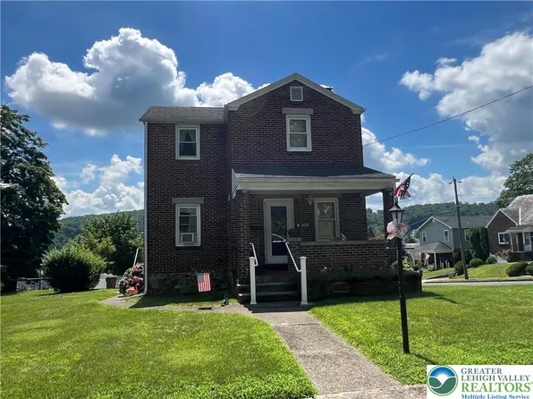 958 Jeter Ave, Fountain Hill, PA 18015