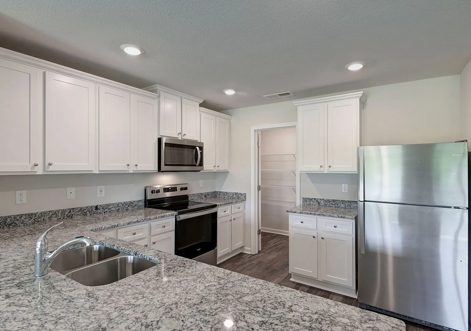 Welcome to 807 Red Berry Lane, a charming and modern rental home that combines luxury and comfort... — Photo 2