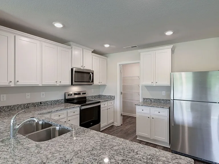 807 Red Berry Ln — Photo 2