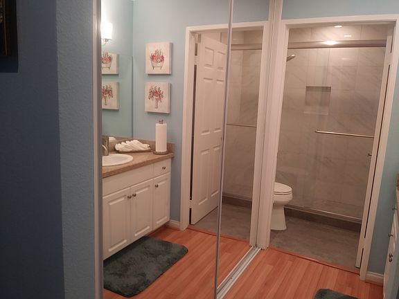 5th image of 5520 Owensmouth Ave APT 211