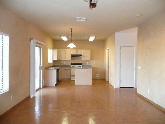 4th image of 30469 N Plantation Dr
