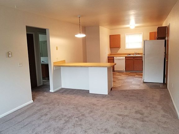 3rd image of 3317 Driftwood Ln APT 3