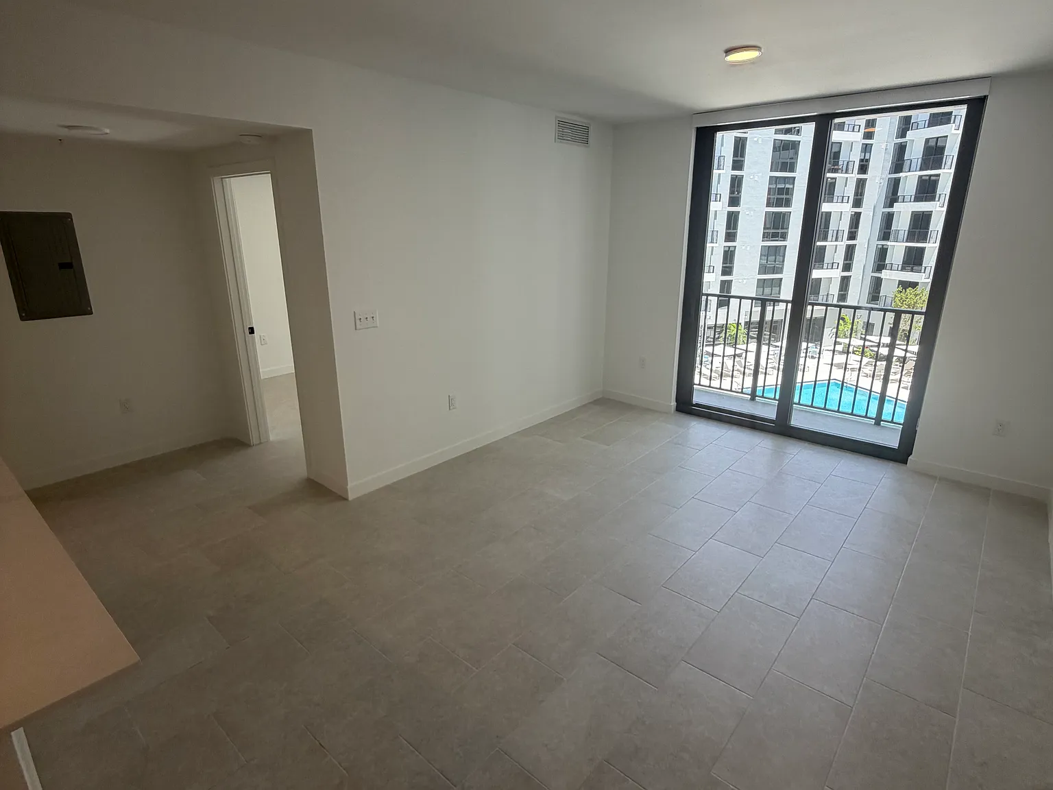 2 bed, 916 sqft, $2,699 — Photo 2