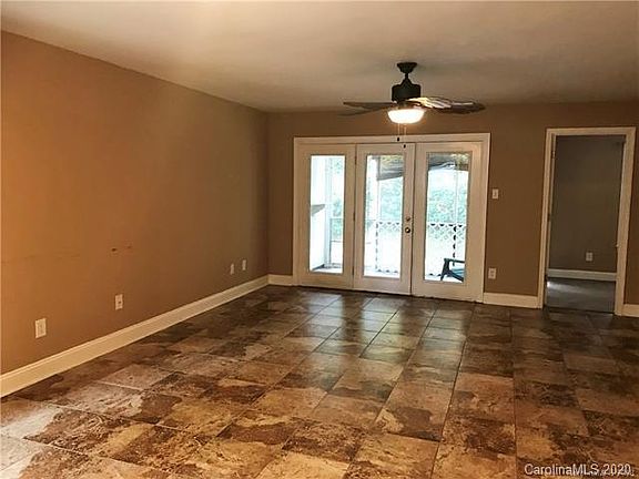 3rd image of 1810 Fairlawn Ct