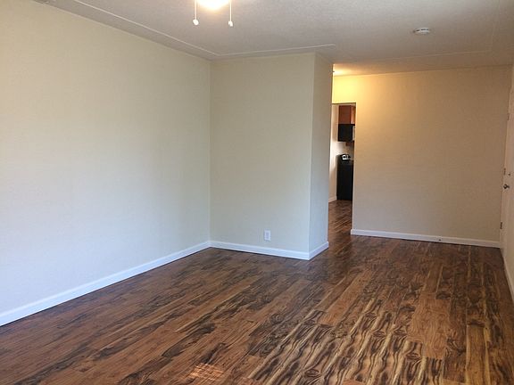 3rd image of 320 School Ave