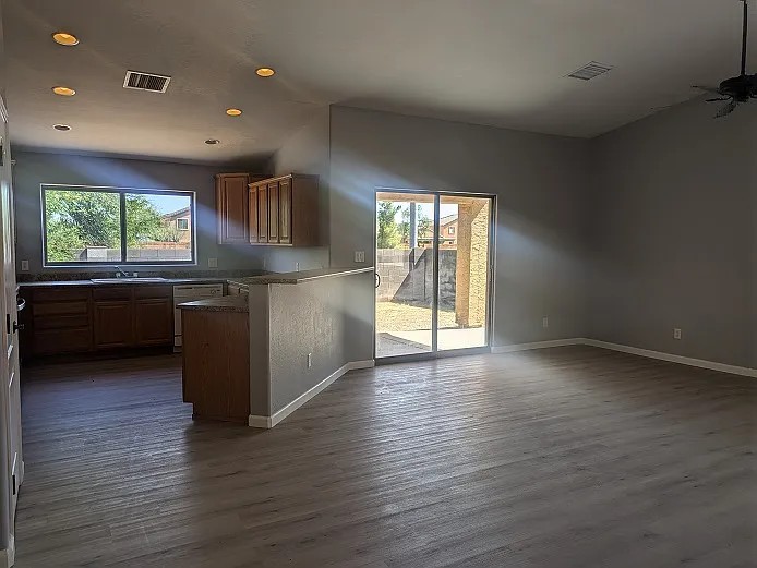 1206 W Prior Ave — Photo 6