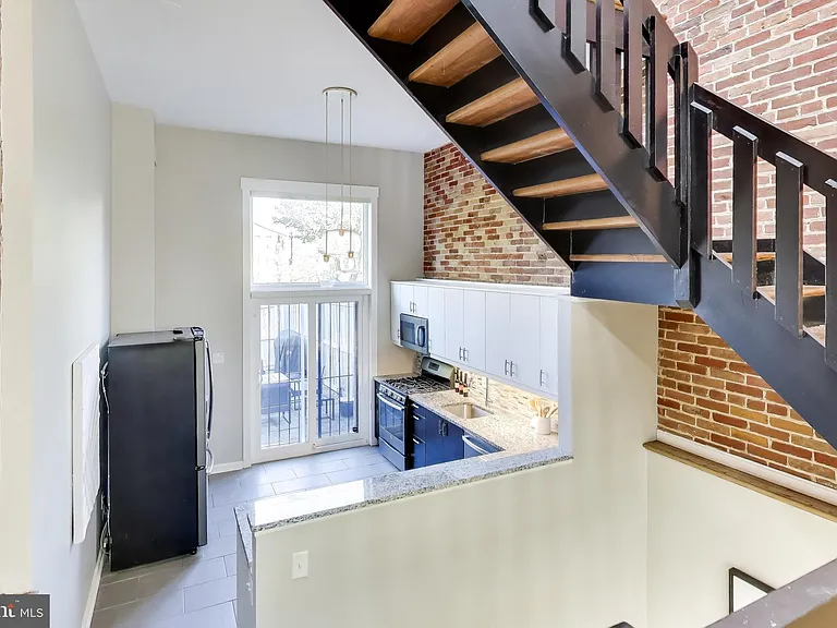1238 Linden Pl NE — Photo 9