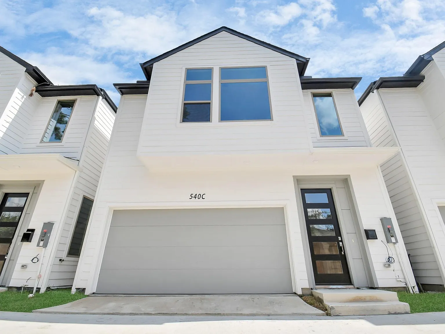 3 bed, 2.5 bath, 1806 sqft, $2,575 — Photo 1