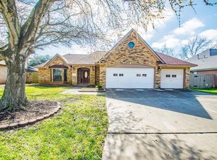 109 Zinnia St, Lake Jackson, TX 77566