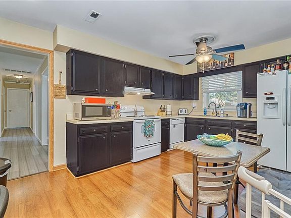 3rd image of 3712 Burr Ln