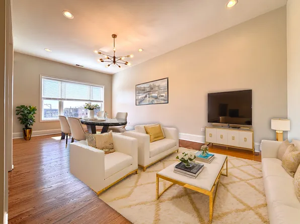 4500 S King Dr E #45-355, Chicago, IL 60653