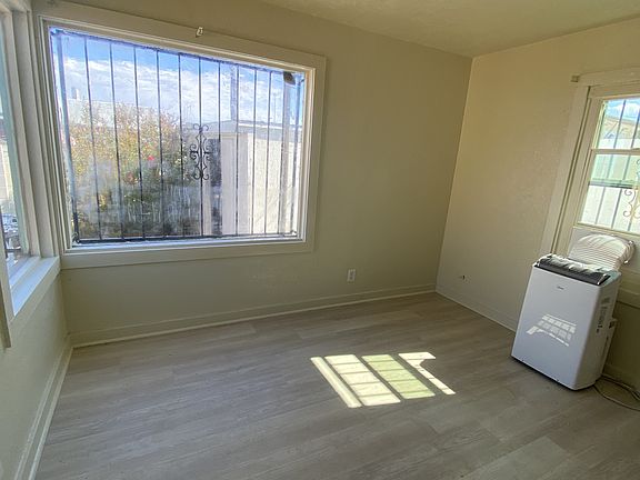 3rd image of 106 California St SE #1/2