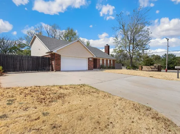 6317 N College Ave, Warr Acres, OK 73122