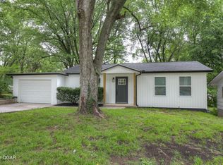 712 Pearl St, Neosho, MO 64850