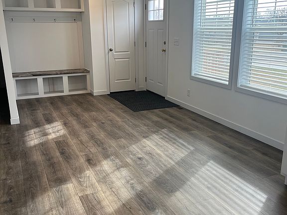 3rd image of 1627 Augusta Dr
