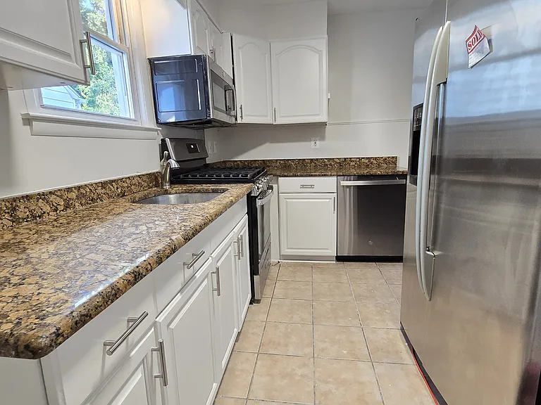 2515 Creighton Ave — Photo 8