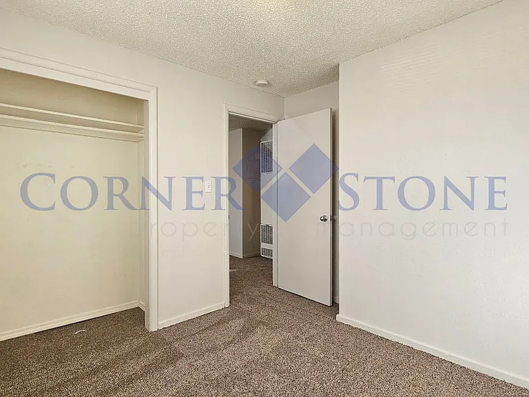 920 Maple St — Photo 8