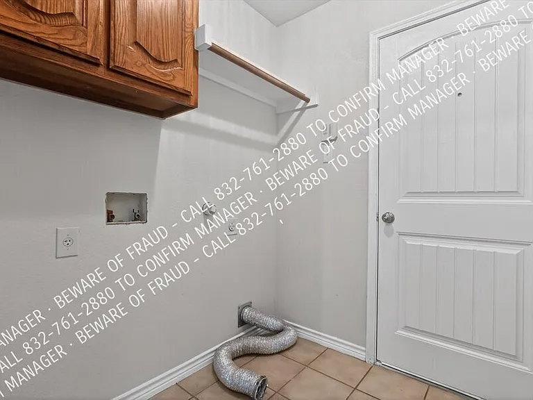 12079 Kingsville Dr — Photo 24