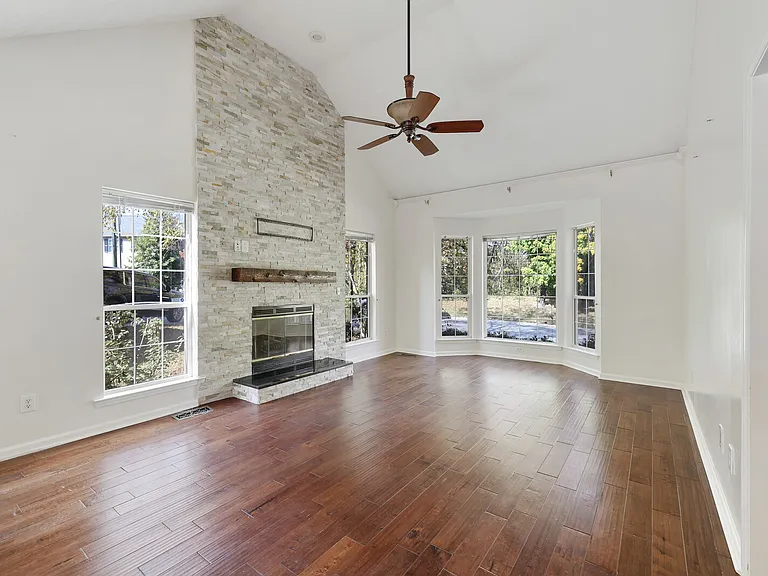 4933 Alexis Dr — Photo 7
