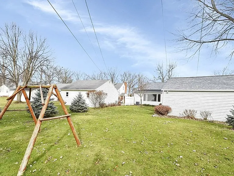Pleasant Hill Dr — Photo 23