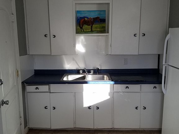 2nd image of 205 E Hastings Ave