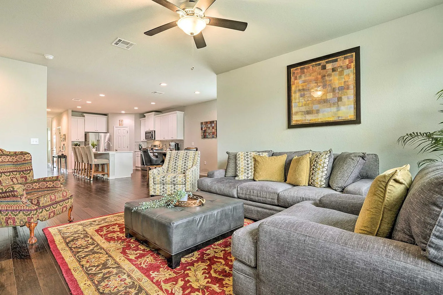 5 bed, 3.0 bath, 2992 sqft, $4,741 — Photo 2