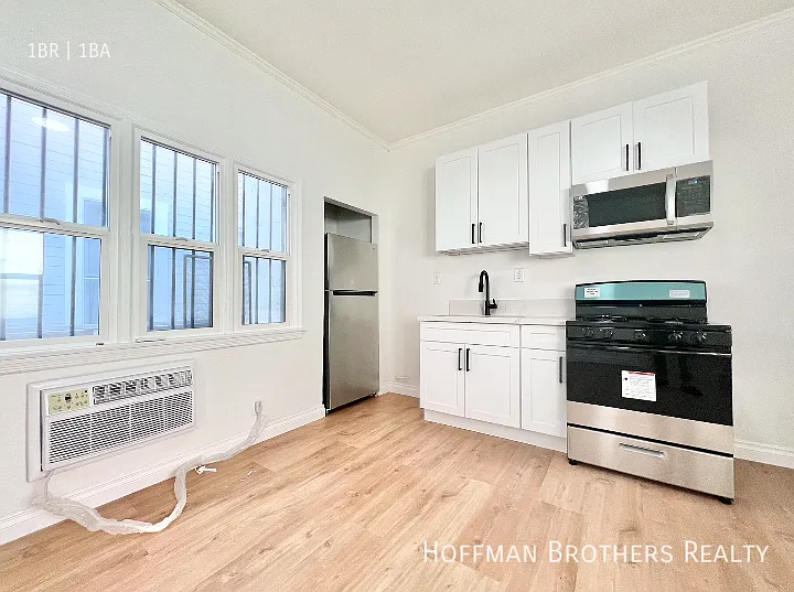 416 S Burlington Ave #1/2 — Photo 1
