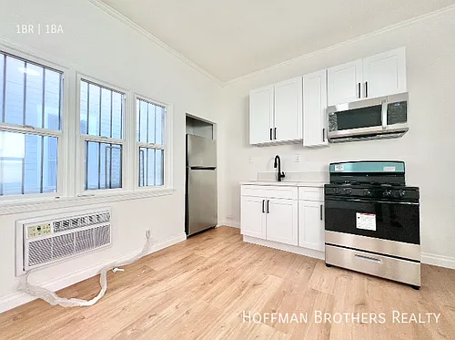 416 S Burlington Ave #1/2 Photo 1