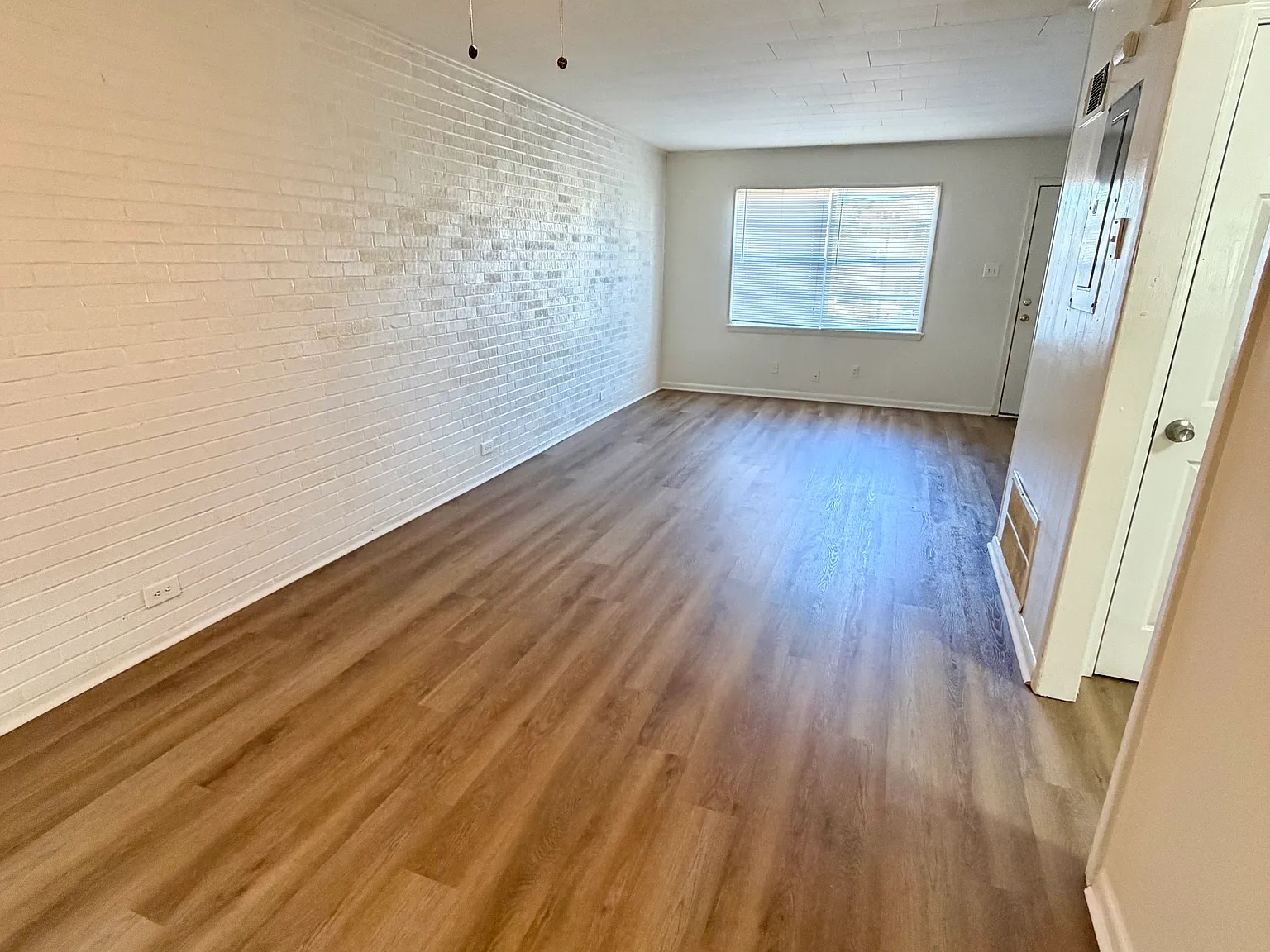 3 bed, 1100 sqft, $1,200 — Photo 3