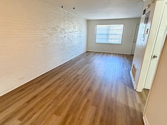 3rd image of 109 W Bacon St #1
