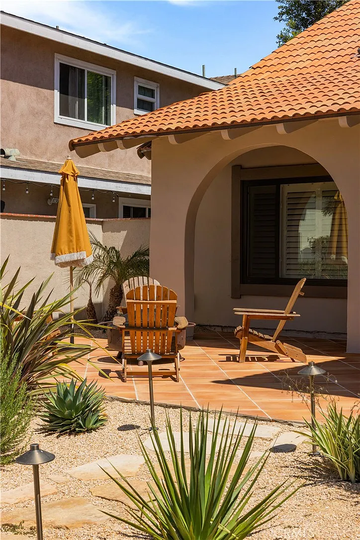 4 bed, 3.5 bath, 2400 sqft, $9,000 — Photo 2