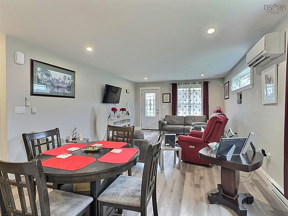 5th image of 24 Eagleview Dr