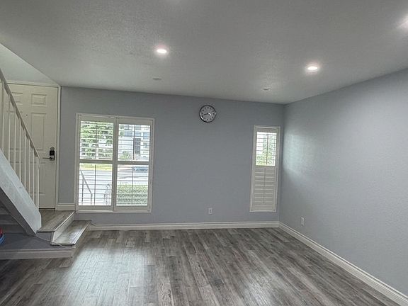 3rd image of 866 Marigold Ct