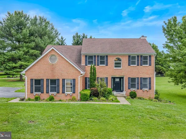 346 Deer Ridge Dr, Harpers Ferry, WV 25425