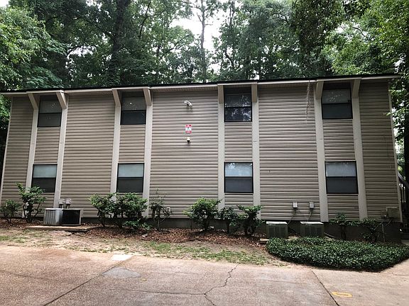 2nd image of 2131 Claremont Ln APT C