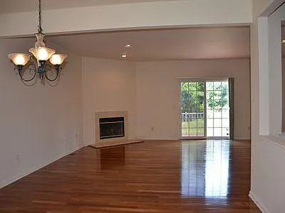 73 Rhyan Dr — Photo 2
