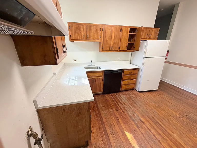 111 N Vine St — Photo 10